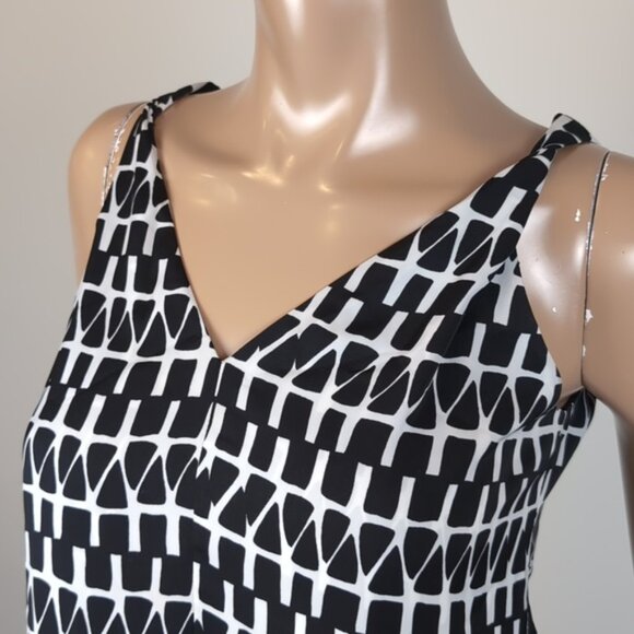 3/$20 Banana Republic Twist Strap Blouse Sleeveless Vneck Geometric Tank Top - Picture 2 of 12